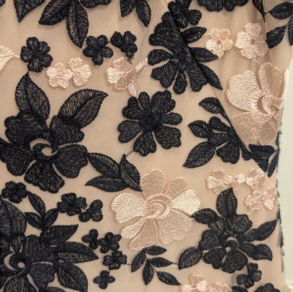 Lauren Ralph Lauren Embroidered Mesh Sheath Evening Dress Size 8 - Picture 3 of 6